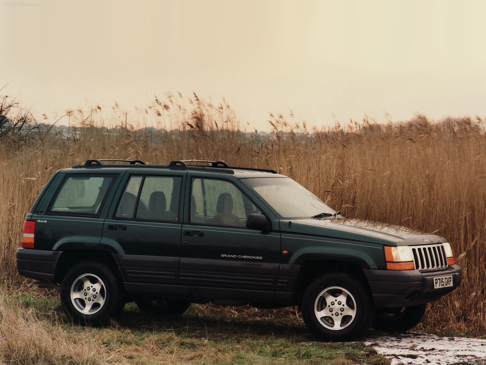 Grand Cherokee by thatched cottage